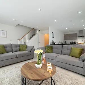 Luxury Duplex 2-bed Fruit Market Marina Apartment Kingston upon Hull